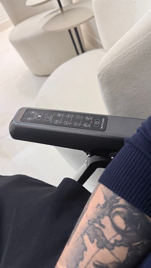 Detalhe de controle de cadeira odontológica.